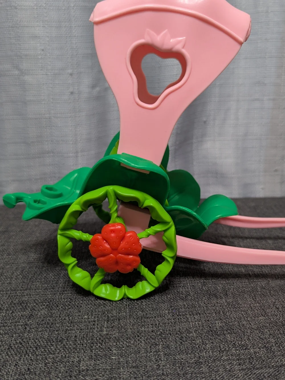1984 American Greetings Kenner Strawberry Shortcake maple stirrups oats mobile